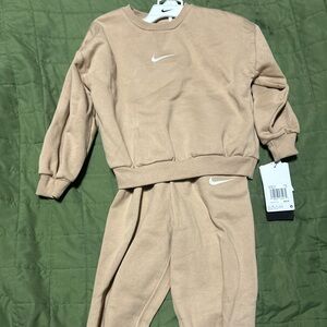 NWT Nike sweatsuit toddler